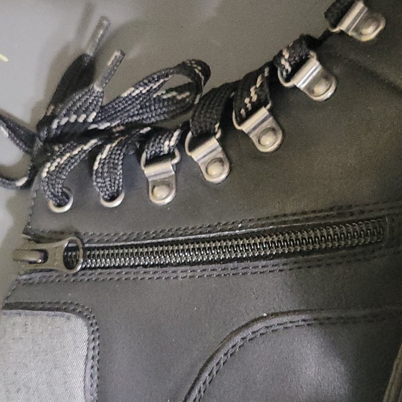 NWT Art Class Boys Black/Gray Atticus Boot Size 2 - Picture 4 of 7